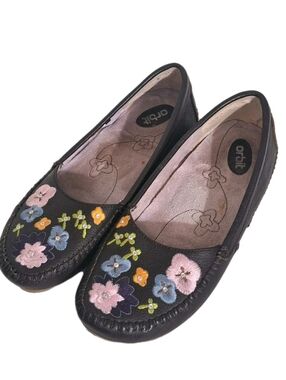 Orbit Embroidered Leather Loafers hand Sewn Floral Women’s Shoes Flats Size 7